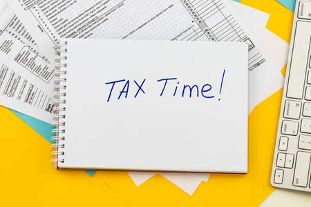 Tax time - Notification of the need to file tax returns, tax form at accauntant workplace.の写真素材