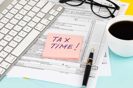 Tax time - Notification of the need to file tax returns, tax form at accauntant workplace.の写真素材