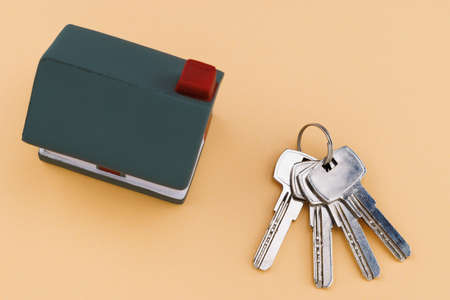 house and house keys against a beige background, top view.の写真素材