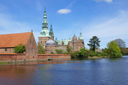 Frederiksborg Castle is the residence of Danish kings in the city of Hillerd.のeditorial素材