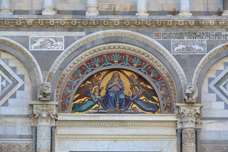 Mosaic icon with Virgin Mary and Angels. Details of the Pisa Cathedral, Italyのeditorial素材