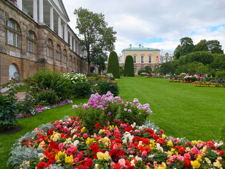 Pushkin, St. Petersburg, Russia - August 7, 2017: Beautiful multicolor flower beds in Tsarskoye Selo, Pushkin, St. Petersburg, Russiaのeditorial素材