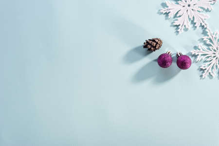 christmas flatlay with gifts and new year decorations on a blue background, top view Circle frame of Christmas decorations on pale blue background, flatlay, overview, with free space for textの写真素材