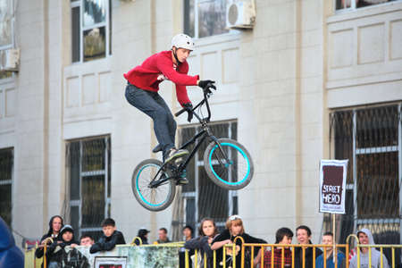 cyclist  bicyclist のeditorial素材