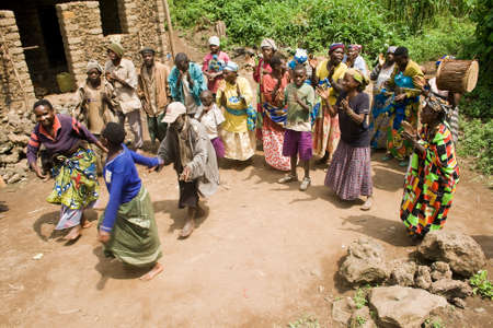 KISORO, UGANDA - DECEMBER 31, 2013  Unidentified pygmy people sing and dance in their village のeditorial素材