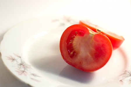 Red tomatoes on a plateの写真素材