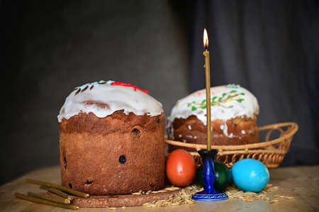 Two Easter cakes on the tableの写真素材