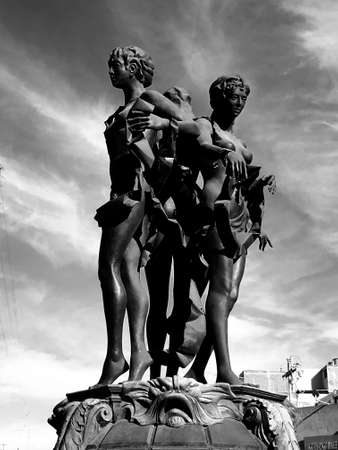 Muses sculptureの素材