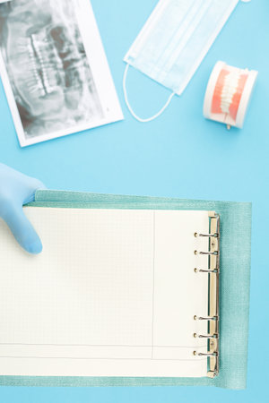 Dentist holds a snapshot of the jawの写真素材