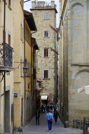 Arezzo, IT - SEP,30 2017 - Tourists visit the narrow roads of Arezzo, medieval town in Tuscanyのeditorial素材