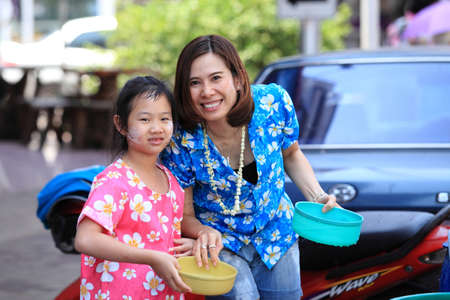MUKDAHAN THAILAND-APRIL 13:Mukdahan Songkran festival. Foreign tourists and Thai people enjoy splashing water. on April 13,2015 in Mukdahan,Thailand.のeditorial素材