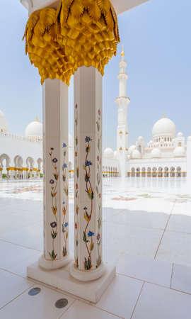 ABU DHABI, UAE - MAY 13, 2014: Sheikh Zayed Mosque in Abu Dhabi, considered to be the key for worship in the United Arab Emiratesのeditorial素材