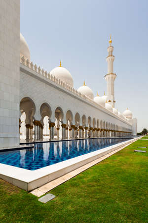 ABU DHABI, UAE - MAY 13, 2014: Sheikh Zayed Mosque in Abu Dhabi, considered to be the key for worship in the United Arab Emiratesのeditorial素材