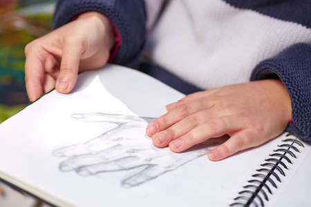 Close-up of the hands of a young and beautiful artist who painted her handの写真素材
