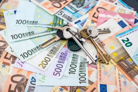 house key on euro bills as backgroundの写真素材