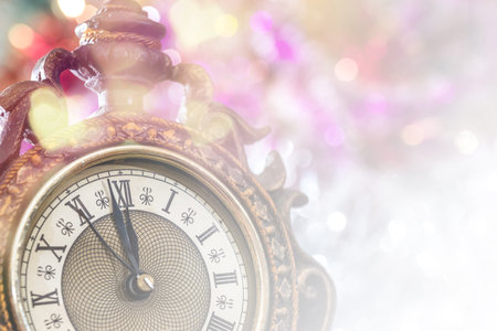 2017 new year old clock