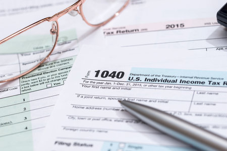 us tax form with calculatorの写真素材