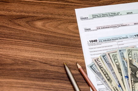 Unite States 1040 tax form with money on deskの写真素材
