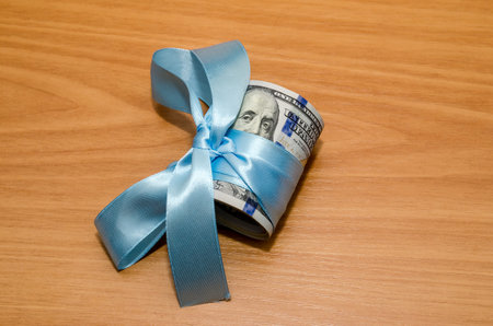 blue ribbon in dollar on tableの写真素材