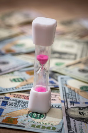 hourglass on usa dollar billsの写真素材