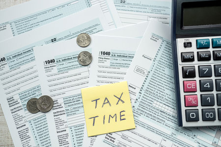 US individual income 1040 tax form with US coin and calculator, finance taxation conceptの写真素材