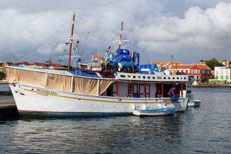 WILLEMSTAD, CURACAO - DECEMBER 10, 2013  Floating Market on the harbor of Willemstad on December 10, 2013 in Curacao, ABC Islandsのeditorial素材
