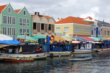 WILLEMSTAD, CURACAO - DECEMBER 10, 2013  Floating Market on the harbor of Willemstad on December 10, 2013 in Curacao, ABC Islandsのeditorial素材