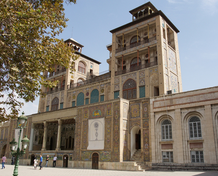 TEHERAN, IRAN - OCTOBER 2, 2016: People visiting the Golestan Palace on October 2, 2016 in Teheran, Iran, Asiaのeditorial素材