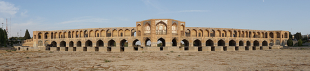 ISFAHAN, IRAN - OCTOBER 12, 2016: Khaju bridge crossing parched Zayandehrud river on October 12, 2016 in Isfahan, Iranのeditorial素材