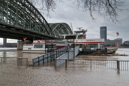 COLOGNE, GERMANY - JANUARY 7, 2018: High water on the river Rhine in Cologne on January 7, 2018 in Germanyのeditorial素材