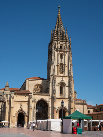 OVIEDO, SPAIN - AUGUST 18, 2018: Cathedral of Oviedo with medieval market under clear sky on August 18, 2018 in Spainのeditorial素材