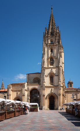 OVIEDO, SPAIN - AUGUST 18, 2018: Cathedral of Oviedo with medieval market under clear sky on August 18, 2018 in Spainのeditorial素材