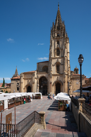 OVIEDO, SPAIN - AUGUST 18, 2018: Cathedral of Oviedo with medieval market under clear sky on August 18, 2018 in Spainのeditorial素材