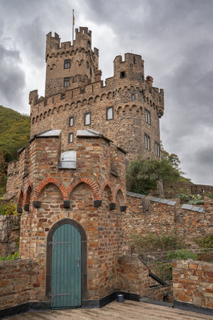 NIEDERHEIMBACH, GERMANY - OCTOBER 6, 2021: Sooneck castle close to the Rhine river on October 6, 2021 in Niederheimbach, Rhine valley, Germanyのeditorial素材