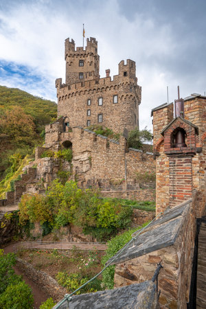 NIEDERHEIMBACH, GERMANY - OCTOBER 6, 2021: Sooneck castle close to the Rhine river on October 6, 2021 in Niederheimbach, Rhine valley, Germanyのeditorial素材