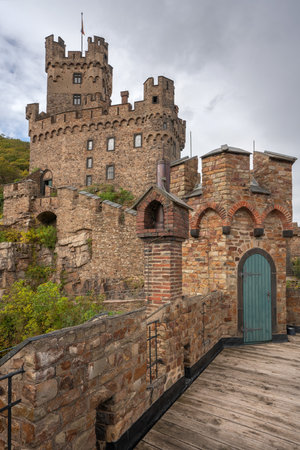 NIEDERHEIMBACH, GERMANY - OCTOBER 6, 2021: Sooneck castle close to the Rhine river on October 6, 2021 in Niederheimbach, Rhine valley, Germanyのeditorial素材