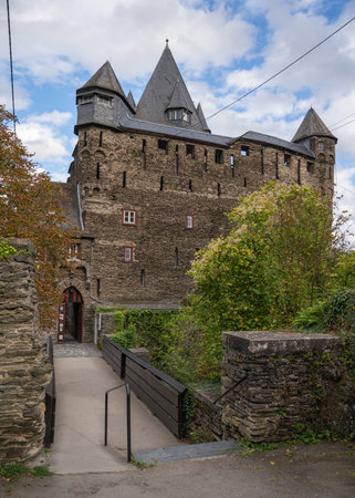 BACHARACH, GERMANY - OCTOBER 5, 2021: Panoramic image of Stahleck castle close to the Rhine river on October 5, 2021 in Bacharach, Rhine valley, Germanyのeditorial素材