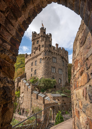 NIEDERHEIMBACH, GERMANY - OCTOBER 6, 2021: Sooneck castle close to the Rhine river on October 6, 2021 in Niederheimbach, Rhine valley, Germanyのeditorial素材