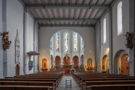 RUEDESHEIM, GERMANY - JULY 4, 2020: View throught the main aisle of the Parish church Saint Jakobus on July 4, 2020 in Ruedesheim, Germanyのeditorial素材