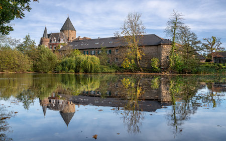 RATINGEN, GERMANY - OCTOBER 27, 2022: Historic Linnep castle, landmark of Ruhr metropolis Ratingen on October 27, 2022 in North Rhine Westphalia, Germanyのeditorial素材