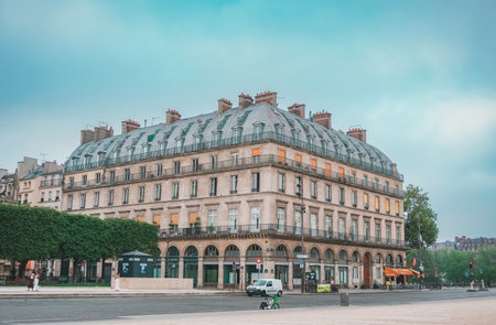 A horizontal view of French architecture.