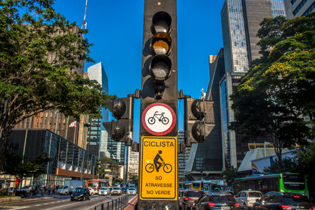 Sao Paulo, Brazil, SP, April 24, 2018. Semaphore and bicycle path in Paulista Avenue. on the sign "cyclist, only dares in the green" in Portugueseのeditorial素材