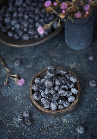 Fresh blueberries in a bowlの写真素材