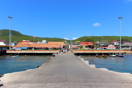 Pattaya, Chonburi, Thailand - Mart 19, 2017: The view on the Koh Larn island from Na Ban Pier. Koh Lan island is a popular tourism island for water activities.のeditorial素材