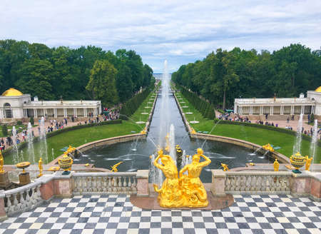 Petergof, Saint Petersburg, Russia - 12 August, 2020: Grand cascade in Peterhof palace. View on Samson Fountain and Sea Channel. Lower Garden.のeditorial素材