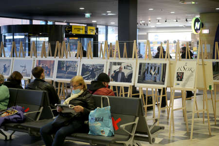 When galleries and exhibition halls were closed during the pandemic, photojournalist Algimantas Barzdzius organized a photography exhibition in the waiting area of Kaunas bus station.のeditorial素材