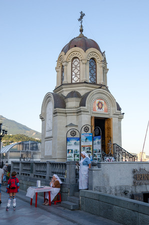 Chapel on the promenade of Yalta. July 17, 2006, when the Orthodox Church honors the memory of the Holy Royal Martyrs, was consecrated place to build a new chapel. September 26, 2009, Metropolitan of Simferopol and Crimea Lazar consecrated a chapel in honのeditorial素材