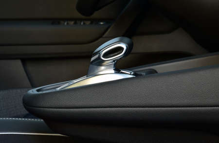 Automatic selector lever in the passenger car