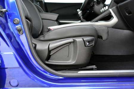 Lever for adjusting the seat position