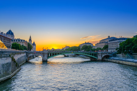 Paris cityscape of historic city center with Pont Notre-Dame bridge across Seine river, Ãle de la Cite island and Rive Droite with old buildings on sunset twilight, Paris city evening view, Franceの写真素材